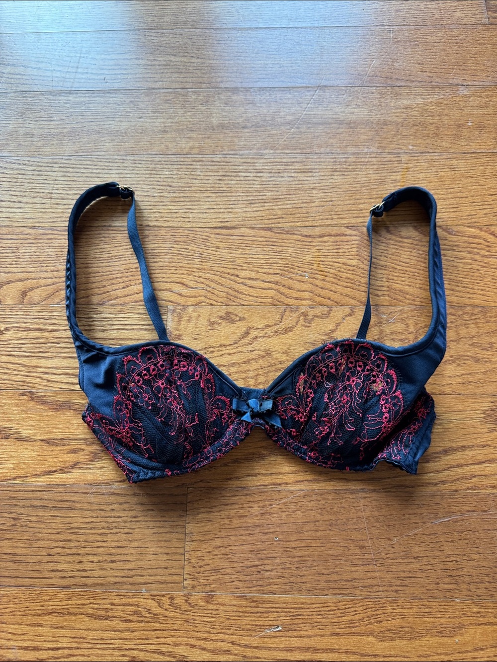 Worn once agent provocateur Underwire Lace Bra in Black with Red Embroidery